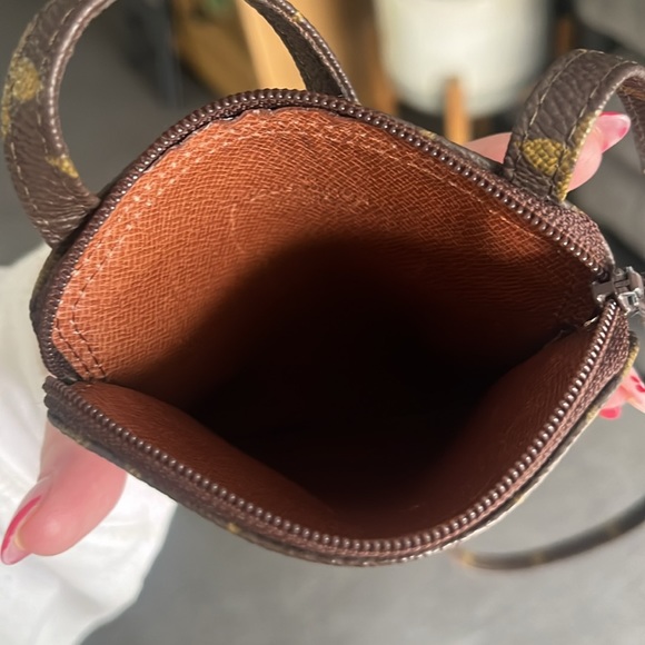 Louis Vuitton phone purse - Picture 6 of 10